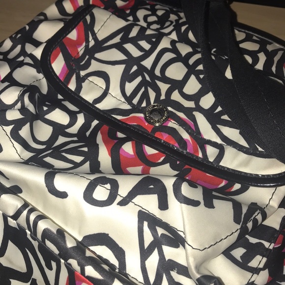 Coach F16864 Poppy Daisy Floral Crossbody Purse - Picture 3 of 13